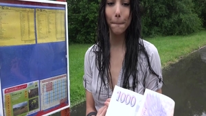 Horny babe rushes raw nailing in the woods