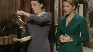 Italian secretary Lea Martini cumshot