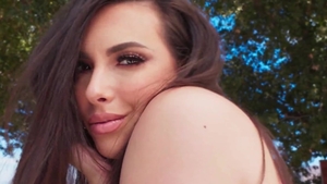 VogoV.com: Awesome babe rushes slamming hard