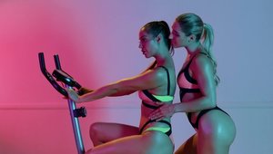 Lustful Desiree Dulce fitness in the gym