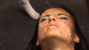 Pornstar gets a buzz out of bukkake
