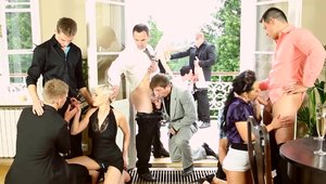 MILF raw group sex