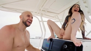 Teens Love Huge Cocks: American in bikini twerking on the boat